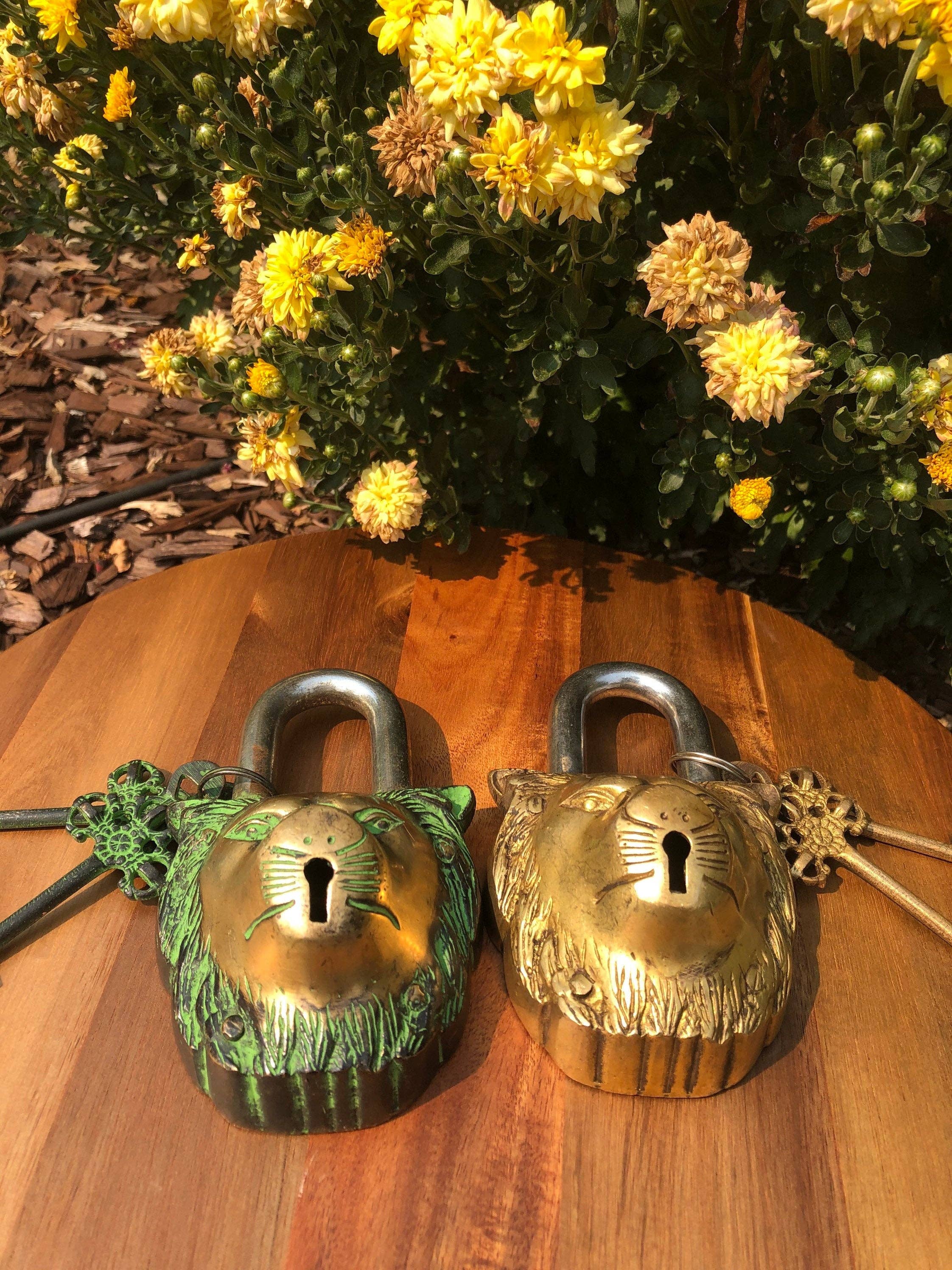 Like International - Venta al por mayor Figura decorativa - Candado de templo vintage de latón único de león6