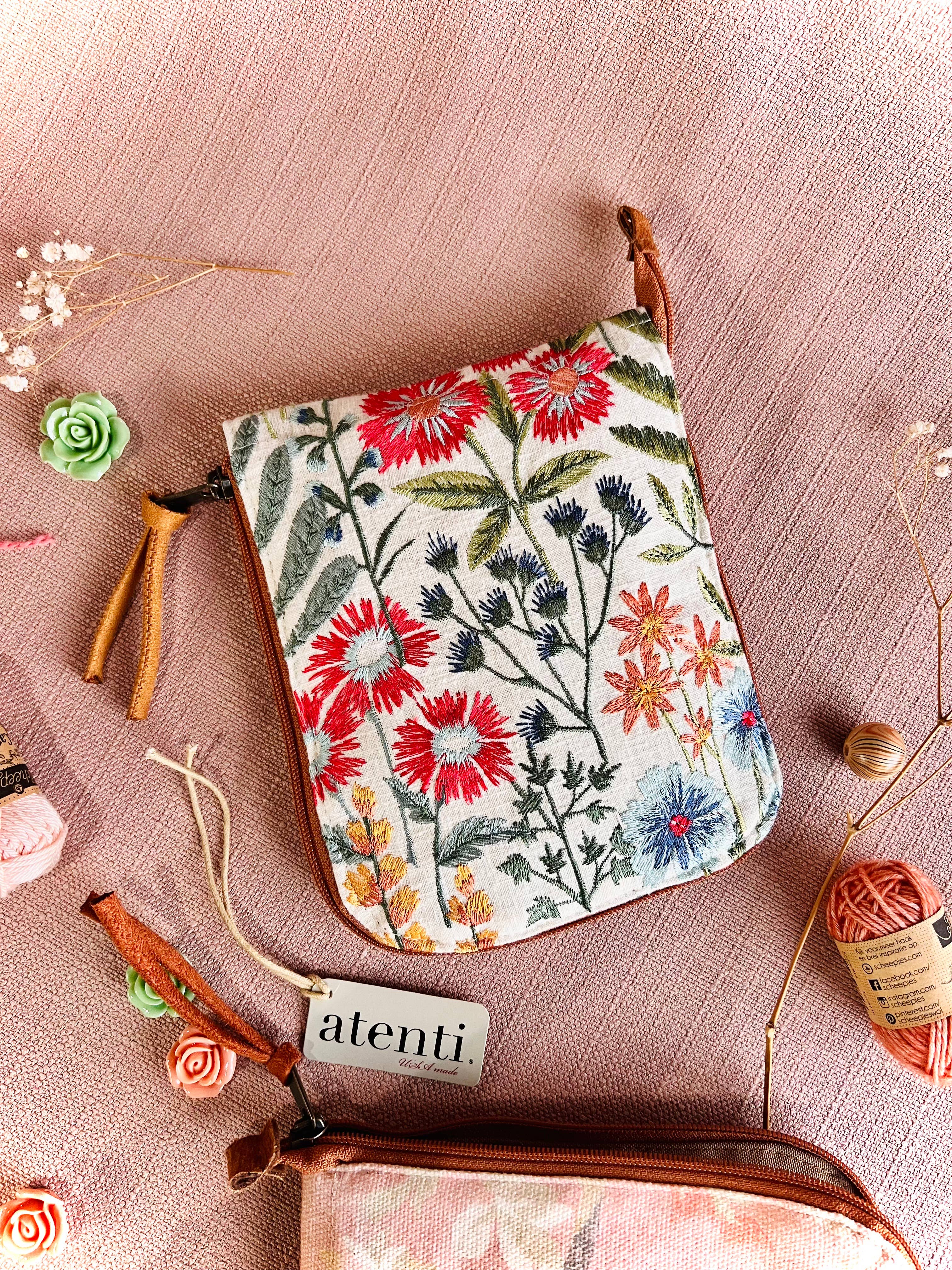 Atenti – wholesale Påse - Dam – Atenti Wildflower fodral för rundstickor1