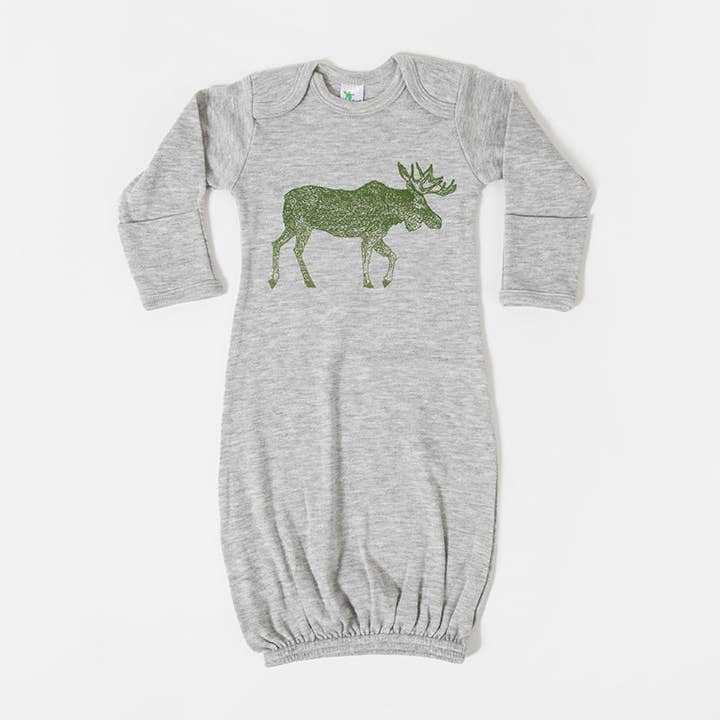 Robe de bébé Moose pour la vente par Bird and Buffalo