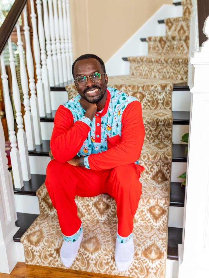 Pyjama de vacances en bambou Dark Santa pour hommes pour la vente par Twinflower Creations