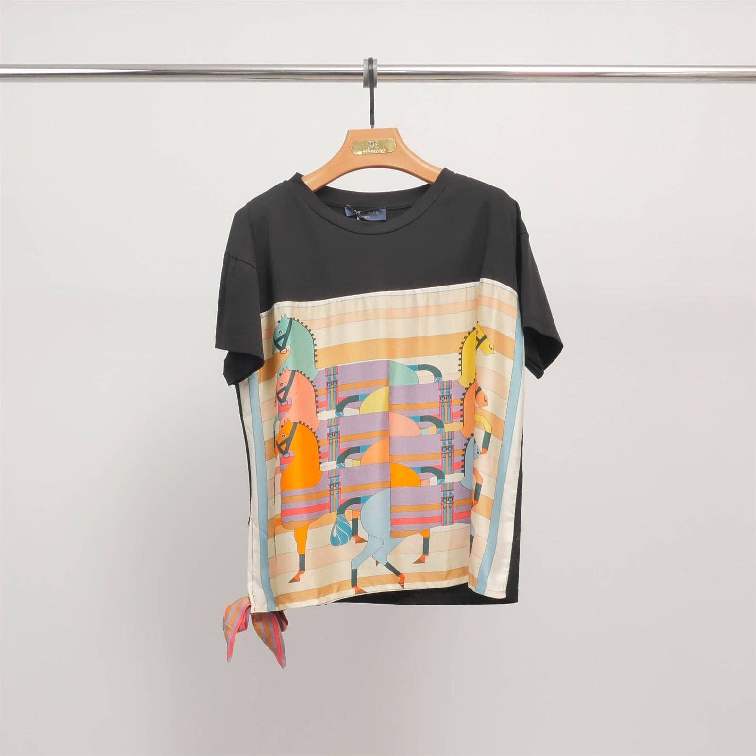 Cecile Wang - Wholesale Screen Printed T-Shirt - Women's - Horse print scarf T-shirt – KD88281