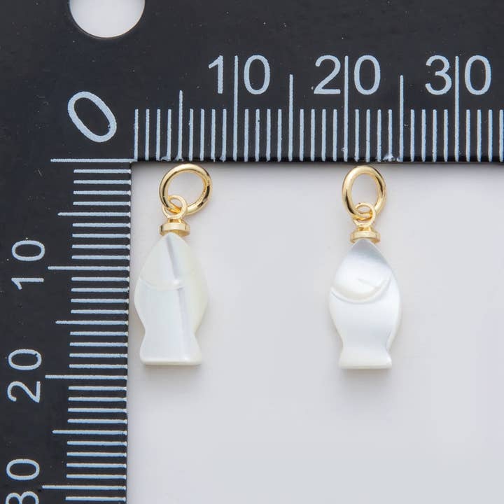 Aim Eternal - Wholesale Individual Charm/Pendant - 18K Gold Filled 20mm White Shell Pearl Fish Charm | M8601
