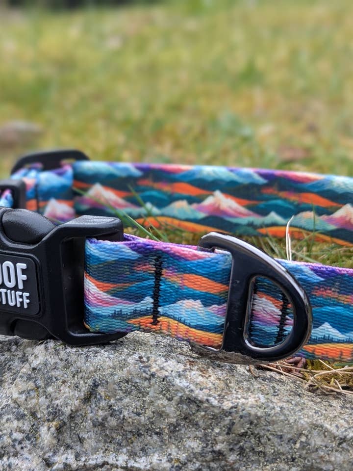 Collier du Sommet du Crépuscule pour la vente par Woof & Stuff