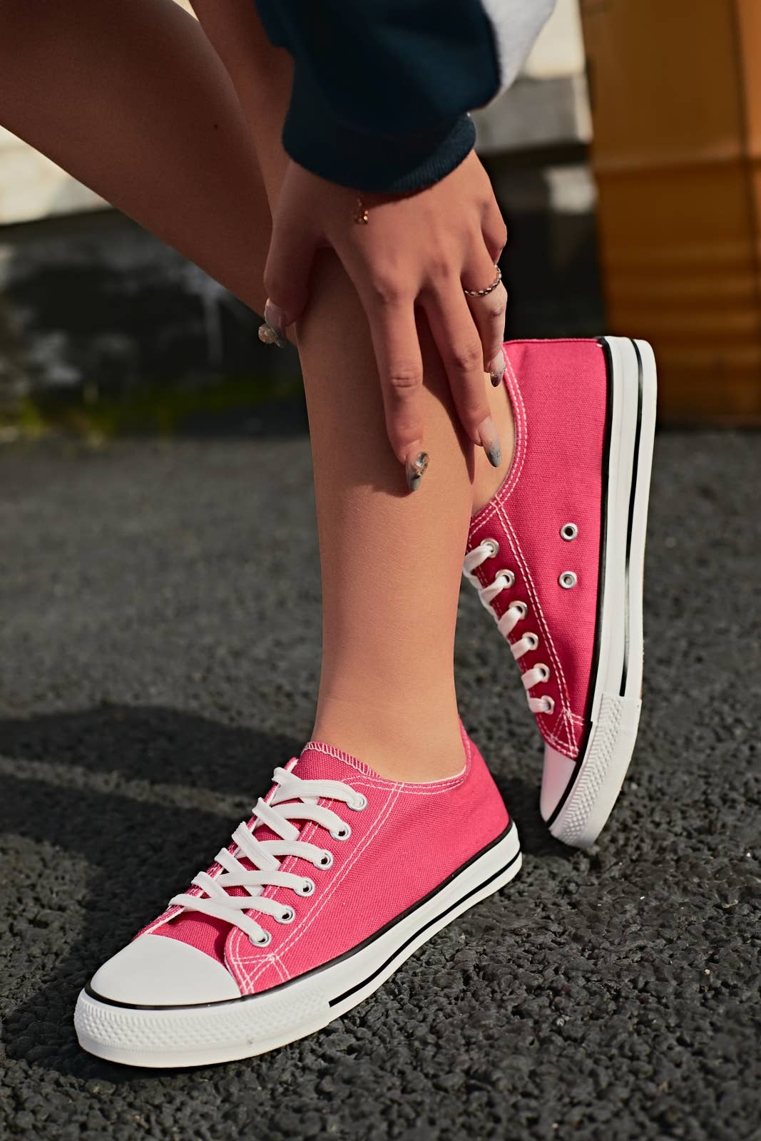 ERYNN - Wholesale Lifestyle Sneakers - Women's - Simple fabric sneakers - Yeela25