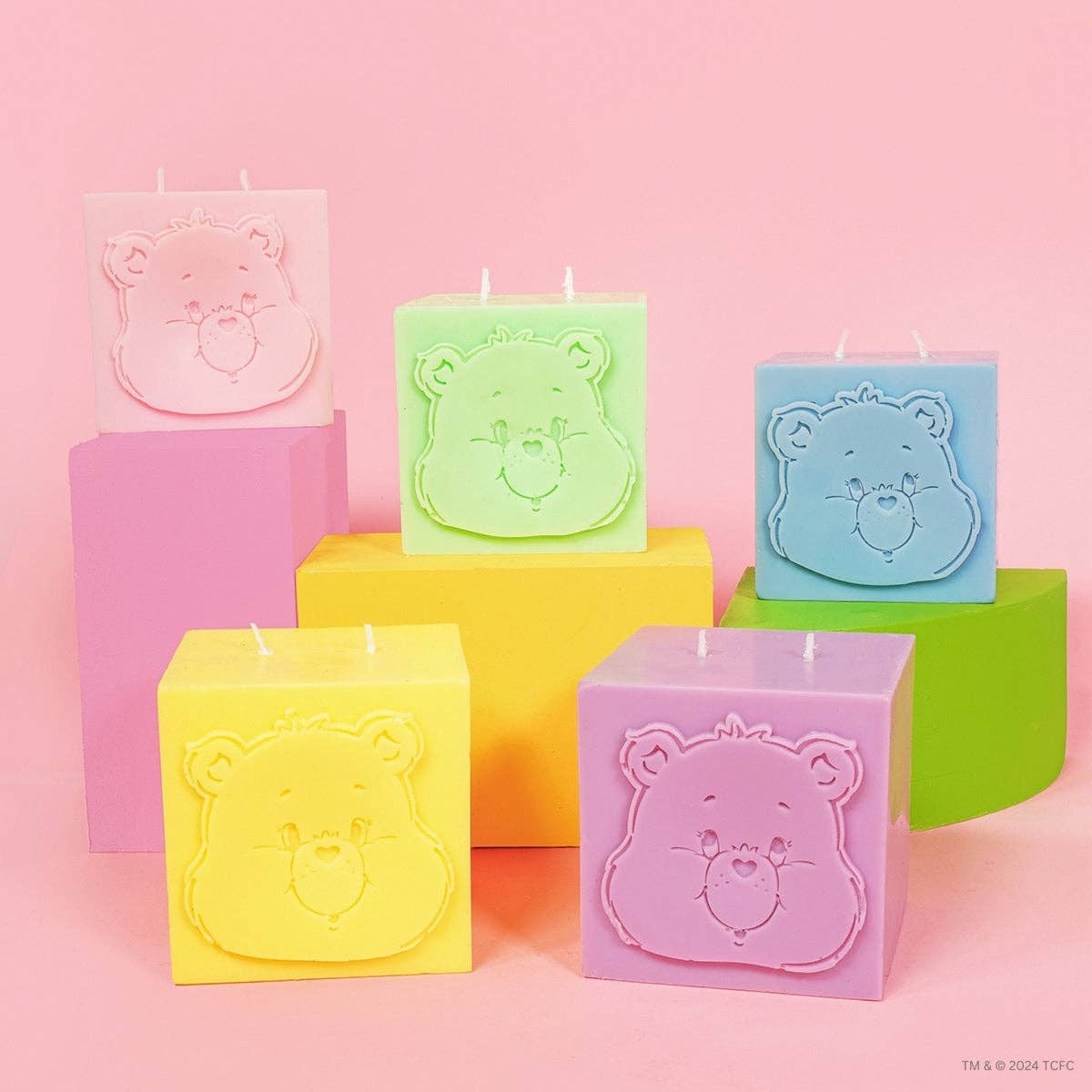 Flamingo Candles – Engroshandel Gavelys – Care Bears x Flamingo Candles Æbleplantage Ønskebjørn Kubesøjlelys7