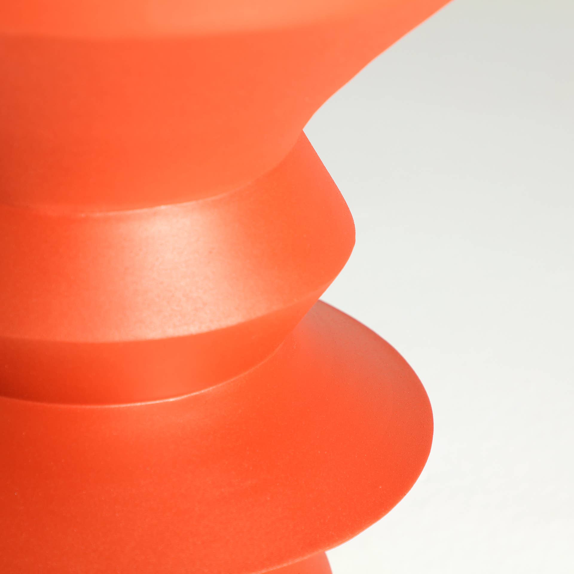 Kodu - Vendita all'ingrosso Tavolini - Tavolino ausiliario in ferro color arancione 36x36x55cm1