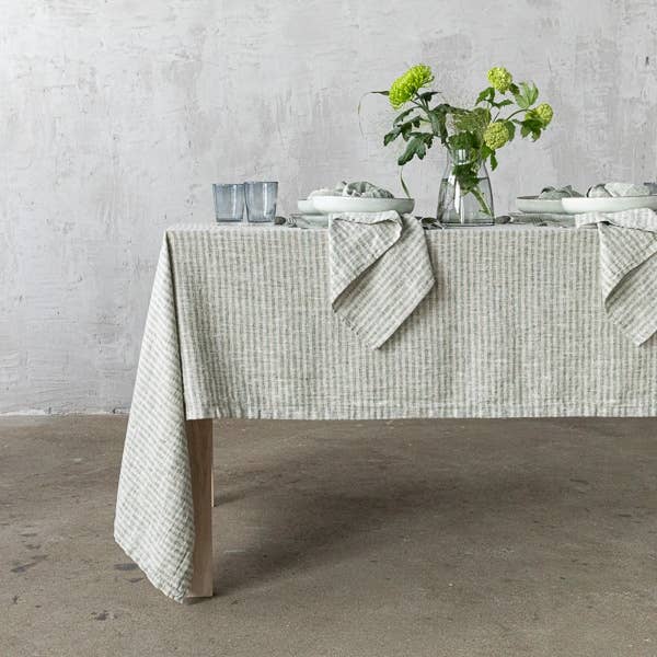 LinenMe - Wholesale Tablecloth - Linen Tablecloth Forest Green Natural Brittany2