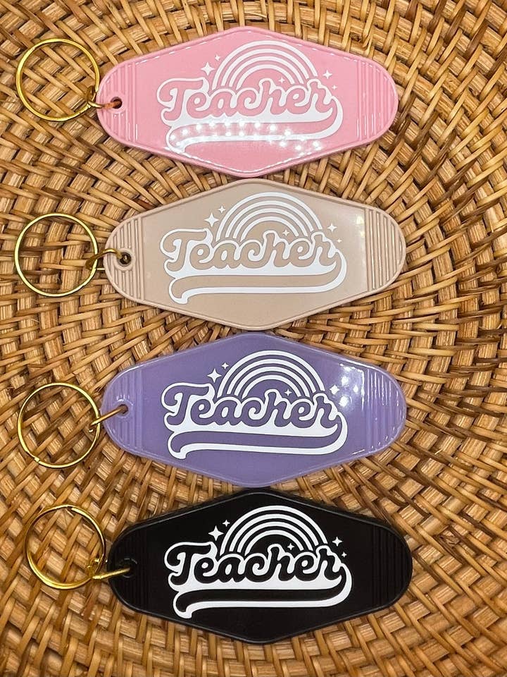 Llavero de estilo retro con diseño de arcoíris para profesor, para venta al por mayor de Jeanne Mari & Co