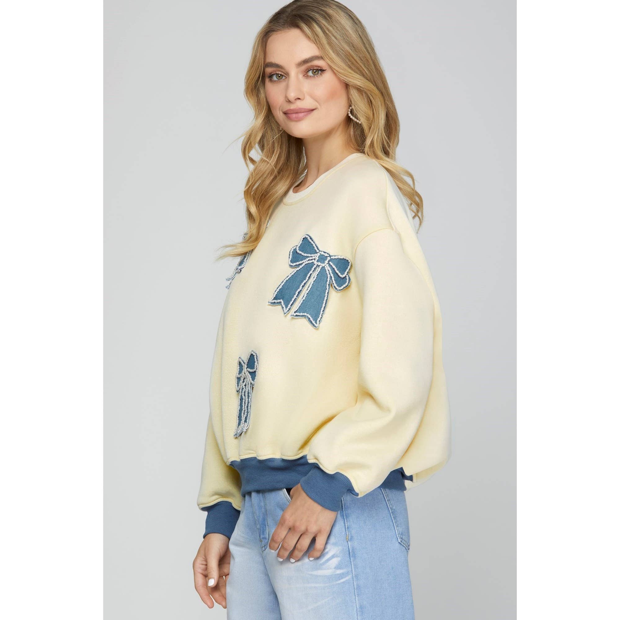 CREME BLUSA DE CAMISOLA JEANS COM REMENDO para venda a revendedores na Faire1