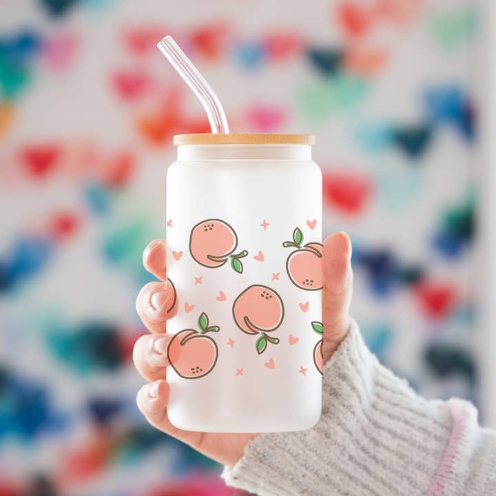 Perzikglazen ijskoffiebeker met bamboedeksel en rietje voor wholesale door Love Mae Co.