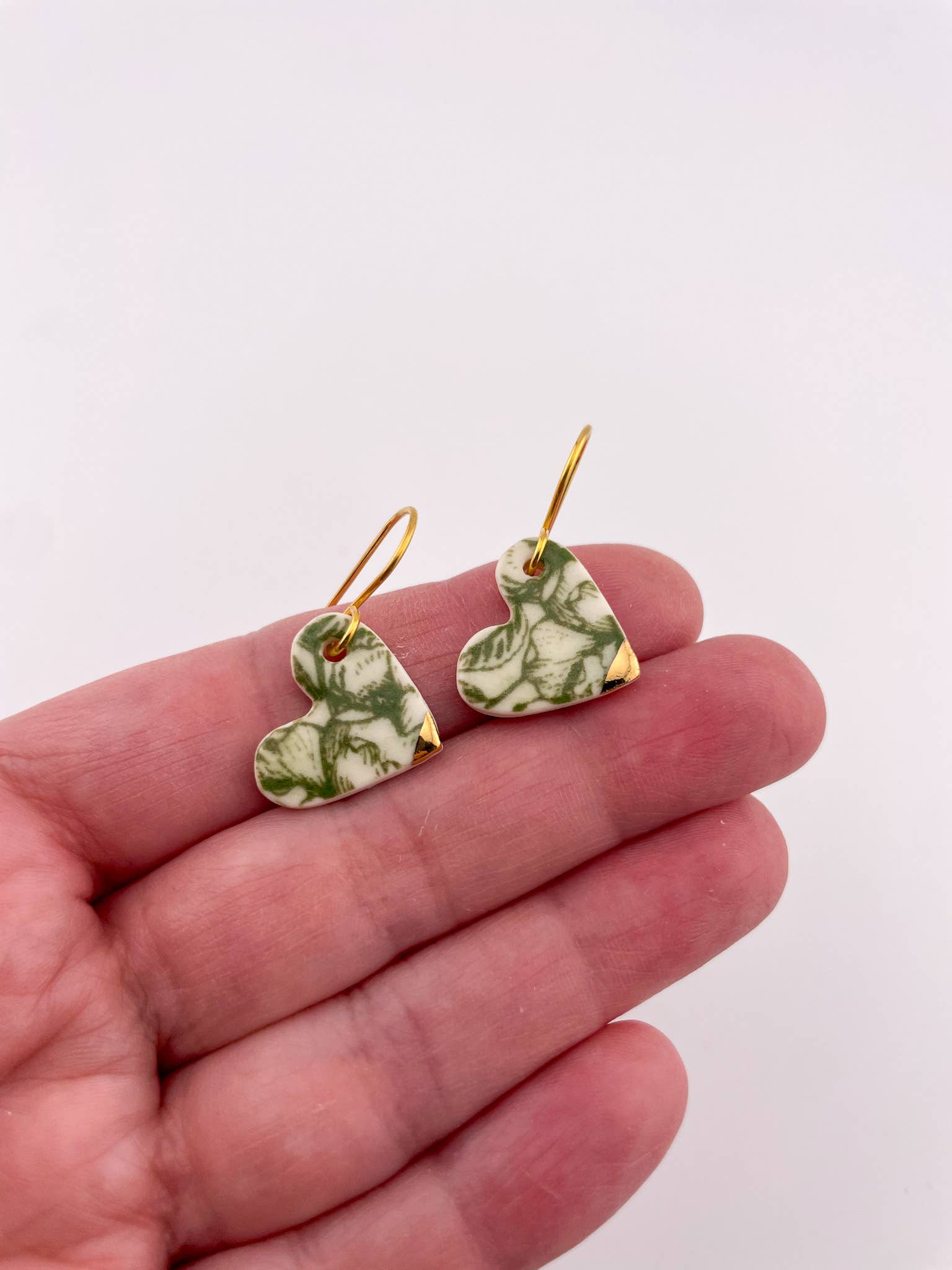 Clay Blanca - Vendita all'ingrosso Orecchini pendenti - Orecchini a forma di cuore piccolo verde Cina (lato) (Opzioni)4