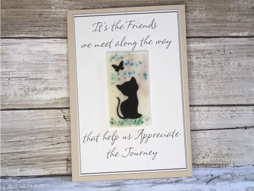 Glimmer Glass Gifts - Vente Carte de vœux classique - Carte de vœux It's the Friends we Meet/ Suncatcher amovible1