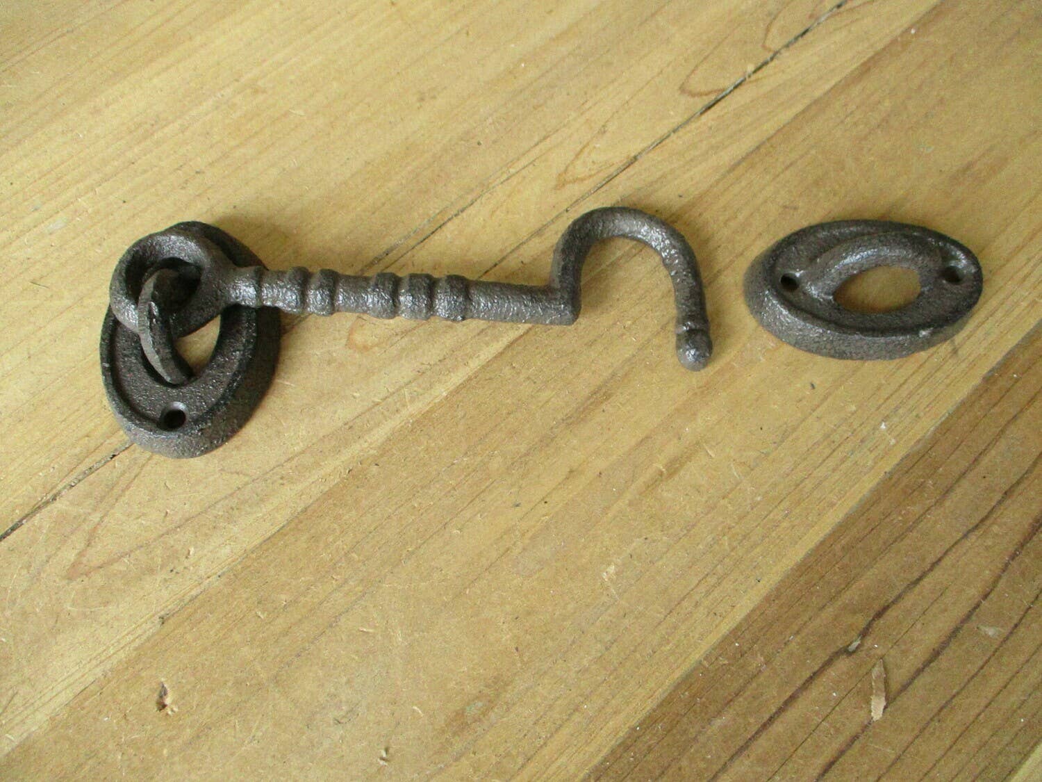 Midwest Craft House - Vente Crochets muraux - CROCHET ET FERMOIR À ŒILLET EN FONTE, 6 1/4 PO1