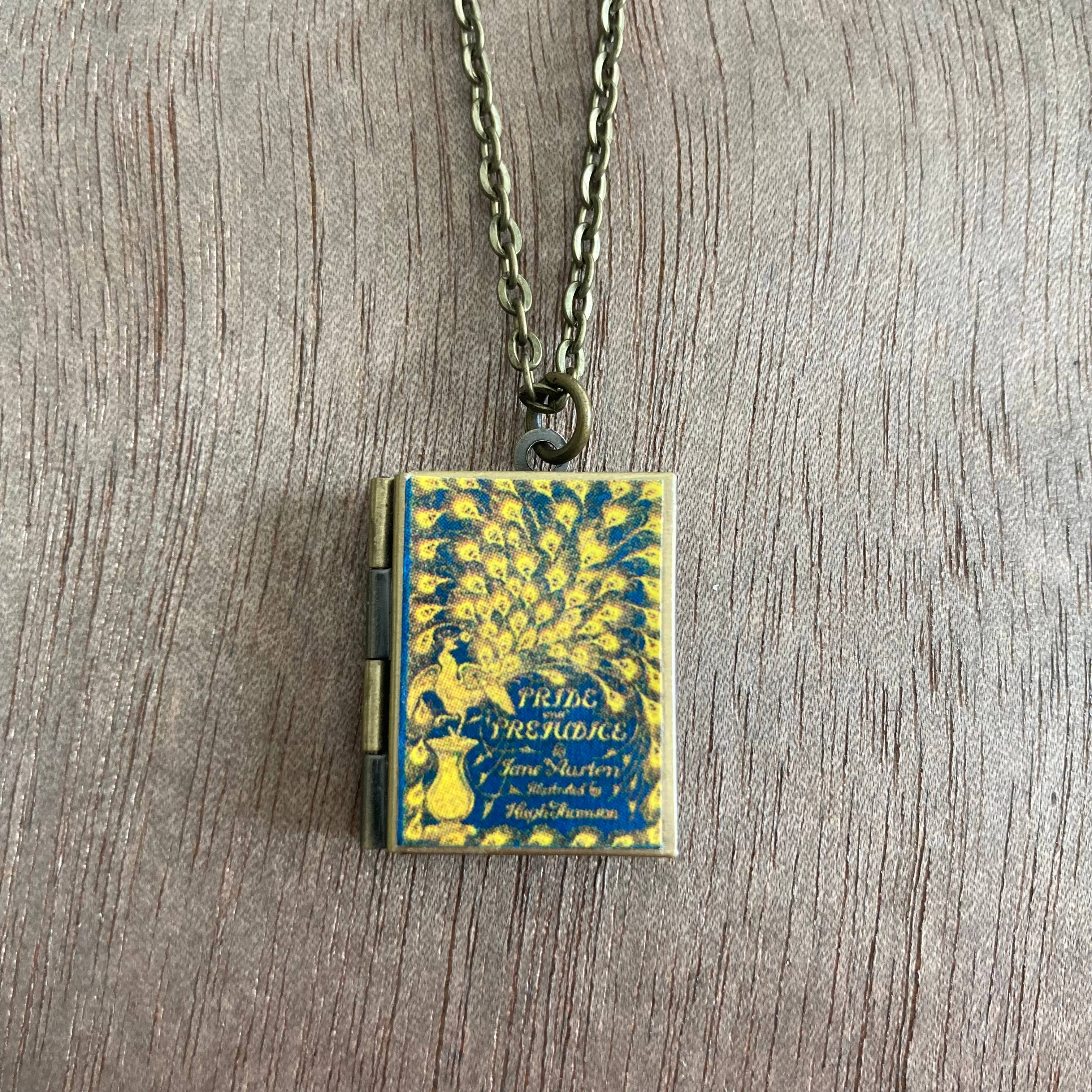 Marshall and Rose – Colar com medalhão por atacado – Livro Locket Orgulho e Preconceito - Pavão Vintage5