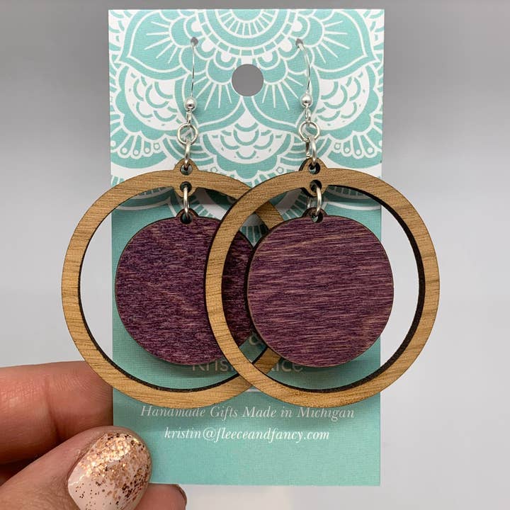 Fleece & Fancy – wholesale Hängande örhängen – Laserskuren dubbel cirkel trä örhängen1