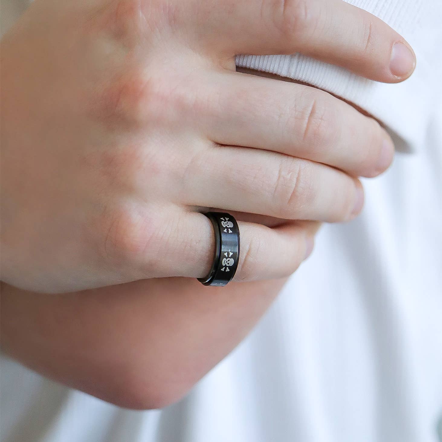 WJW - Wholesale Band/Stacked Ring - Stainless Steel Black & White Skull Spinner Ring5