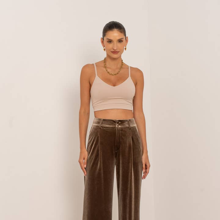Pantalon large en velours et fluide à double bouton et autres tendances Résultats pour vetement femme haut gamme en vente B2B. Retours gratuits et paiement à 60 jours sur Faire sur Faire.