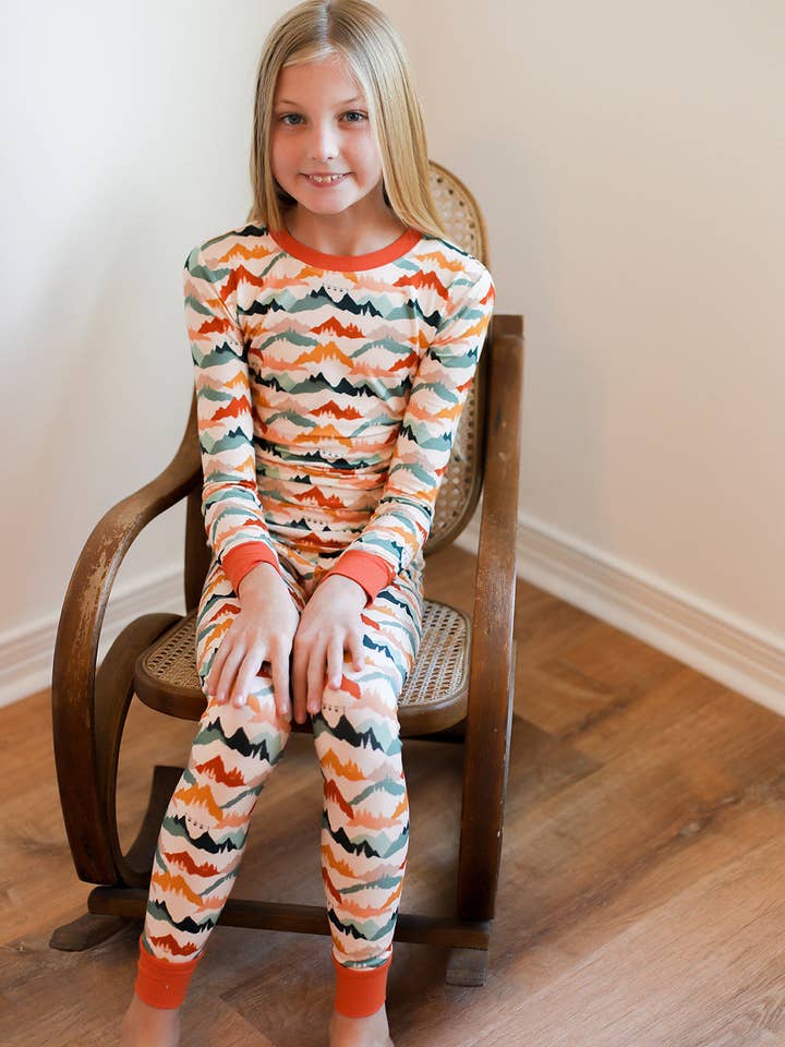 Ensemble de pyjama 2 pièces en bambou à imprimé montagnard pour la vente par Southern Slumber