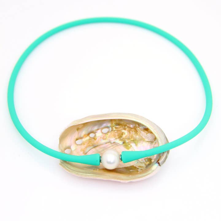 Woman Shops World – wholesale Beaded/pearl necklace – Janis The Pearl Silicone + Pearl Necklaces, Waterproof9