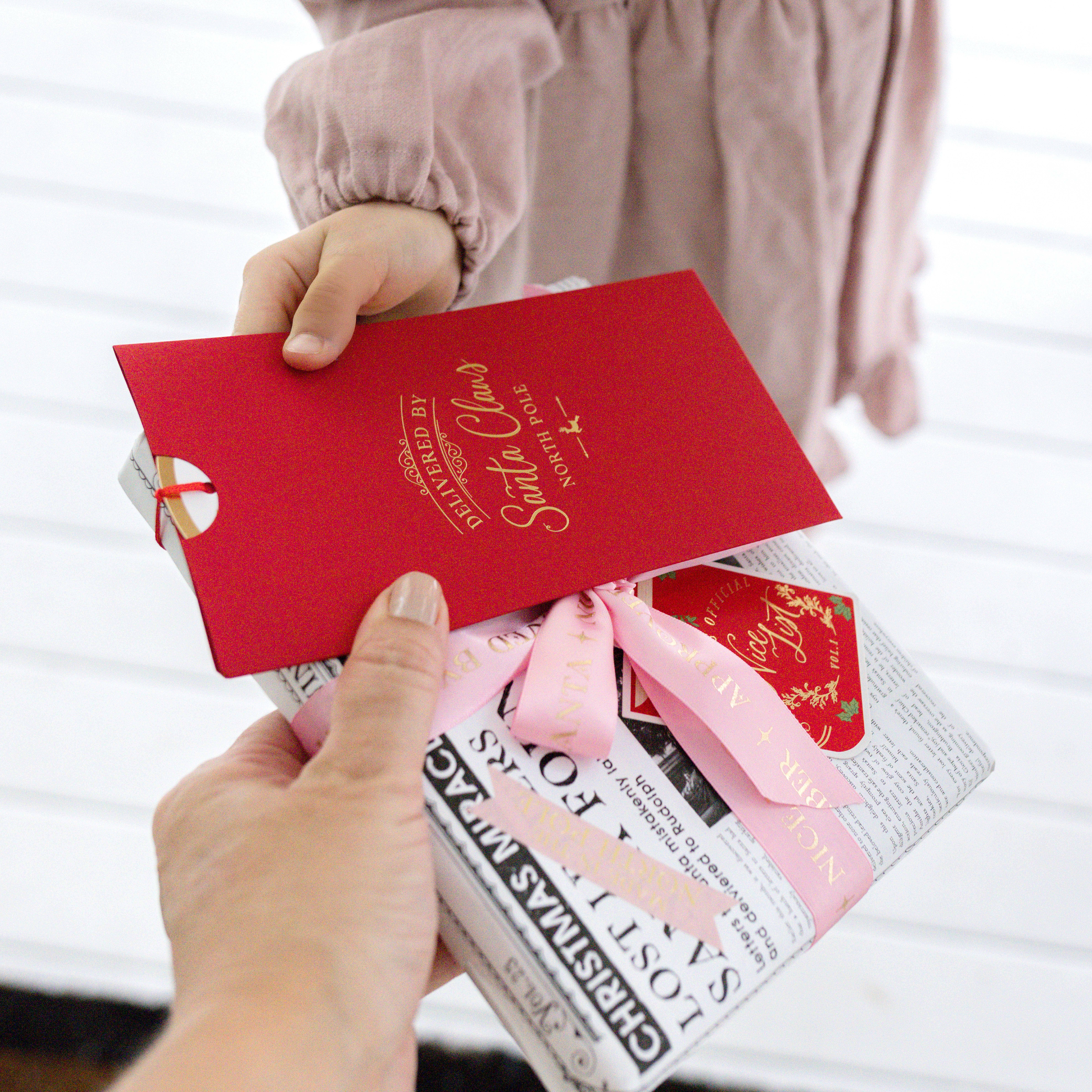 Black Bow Studio – wholesale Gift tag – Santa's Sleigh Delivery Receipt Christmas Gift Tag3