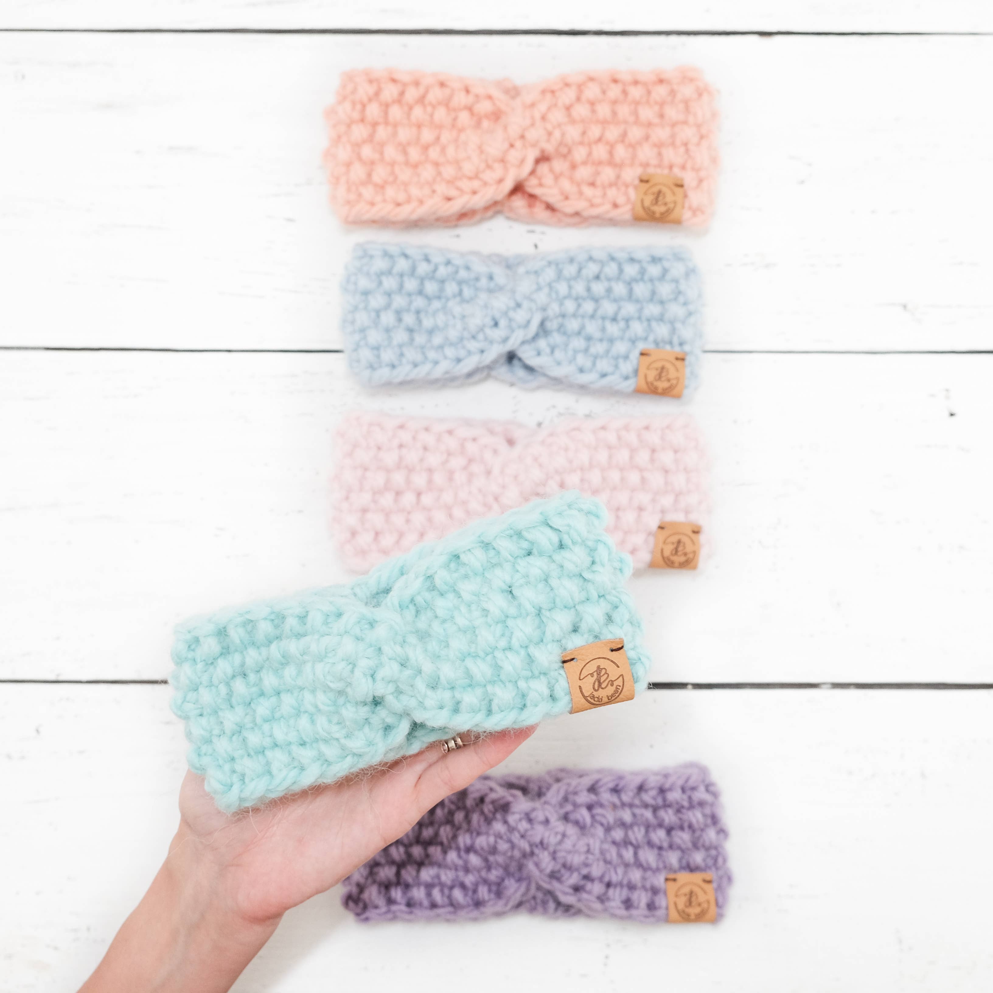 JackiBean – wholesale Öronvärmare - Dam – Pastell Twisted Topknot öronvärmare3