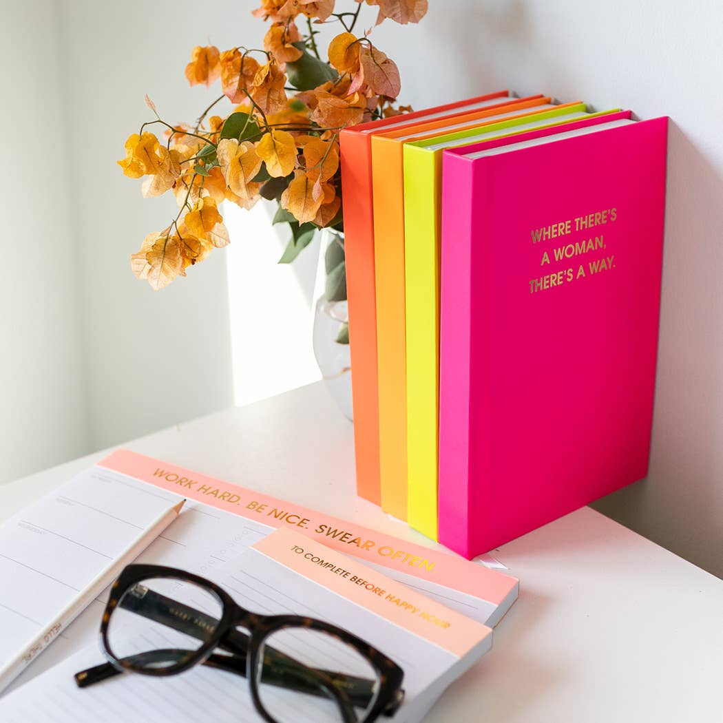 Chez Gagné – Engroshandel Dagbog – Where There’s A Woman There’s A Way - Notesbog med hårdt omslag i frisk pink7