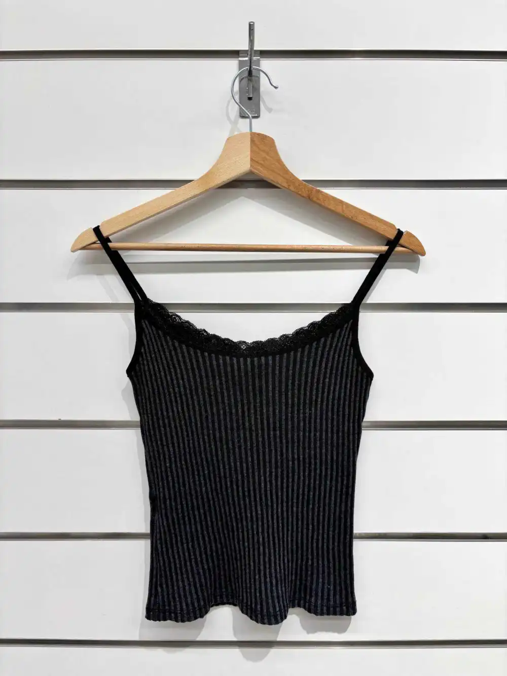 Chilli Girl Collection – wholesale Camisole – Dam – Ribbade linnen med spetsdetaljer1