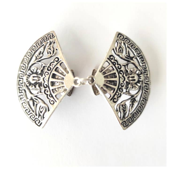Cristina SJ creative shop - Wholesale Brooch - Carved fan clasp for closing jackets, closing layers.2