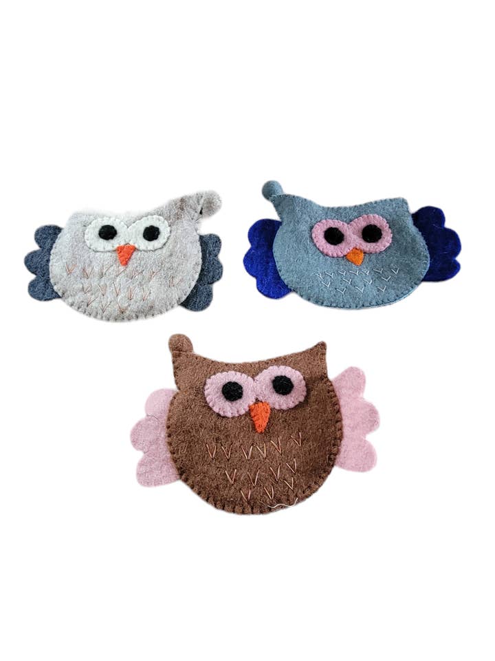 BA677 Wool Felt Animal Coin Purse, Owl With Wings for wholesale by Evergreen Guardian Imports