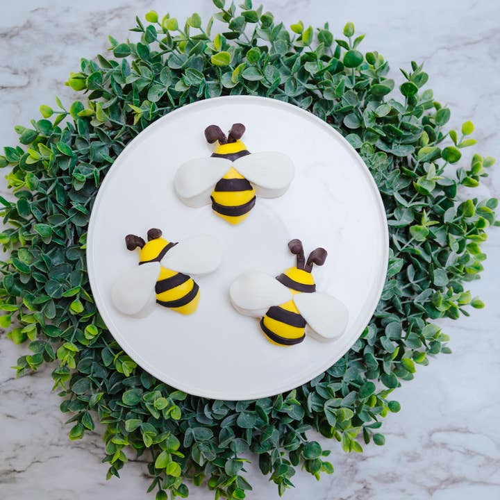 Handstand Kitchen - Wholesale Cupcake/Muffin Pan - Busy Bee Baking Set – Cupcake Mold, Spatula & Cutter4