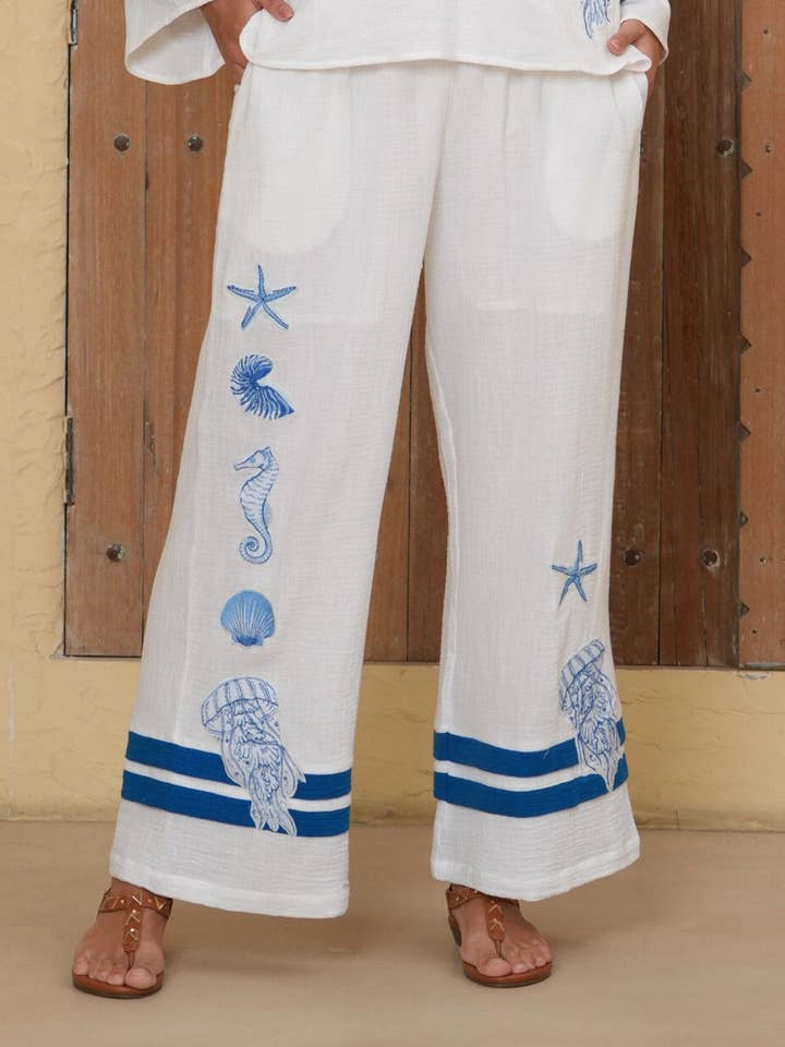 Pantalon large brodé Ocean Whisper pour la vente par Avani Del Amour