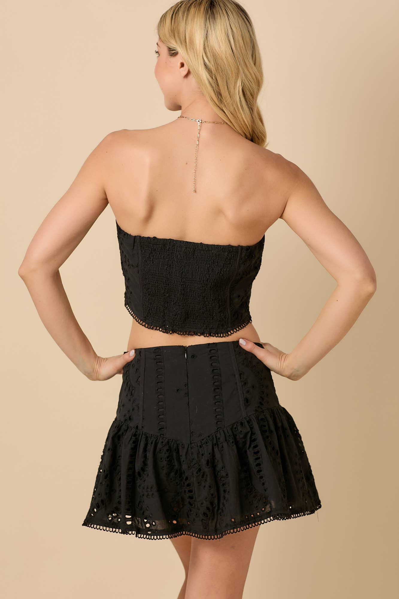 ZWART Katoenen geborduurd korset tube top en minirok set voor groothandel op Faire10