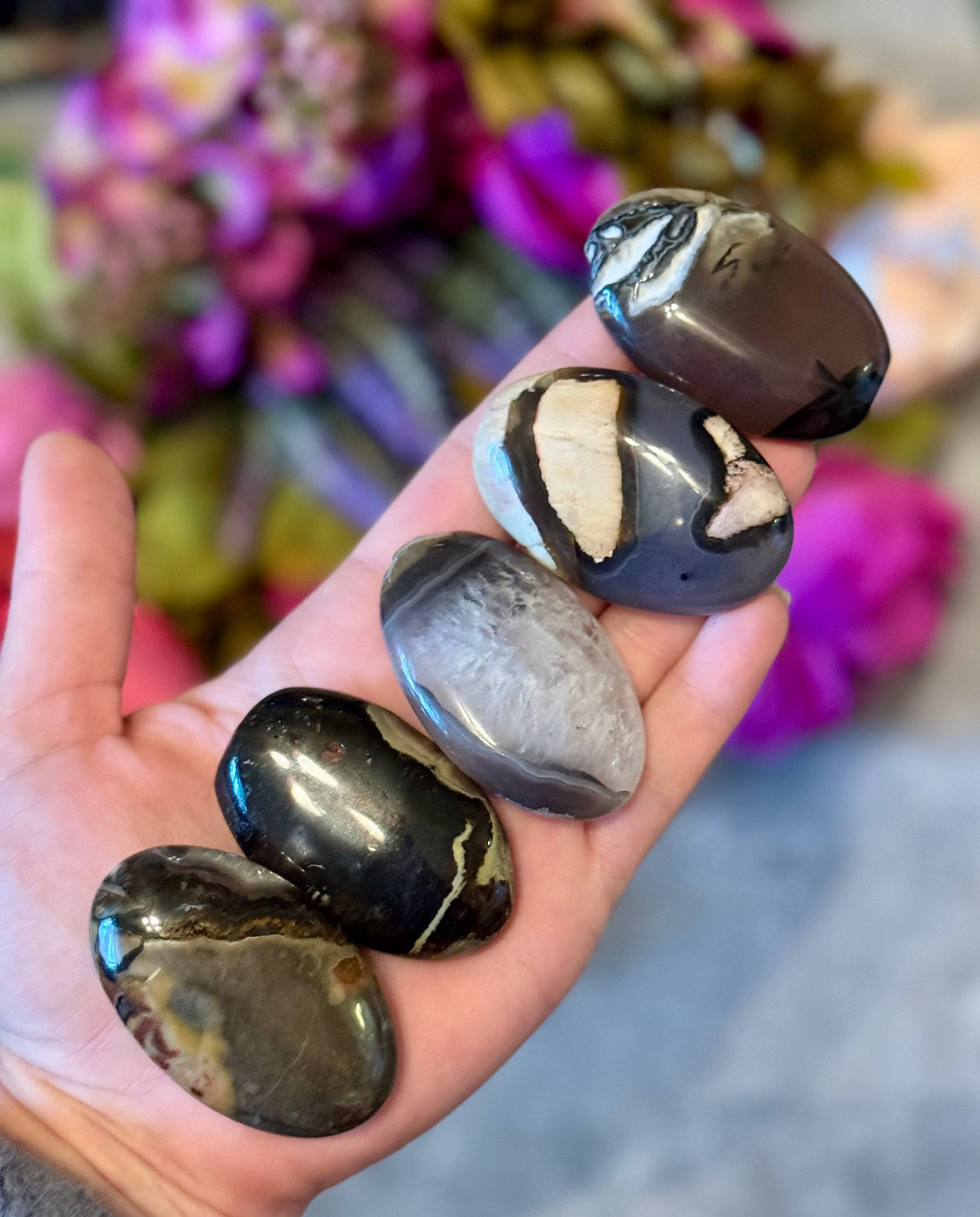 Mandala Gems - Venta al por mayor Piedras/cristales espirituales - Palmstones de Ágata de Volcán, Minerales Fluorescentes Verdes, Cristales UV1