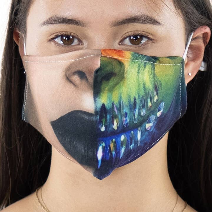 Masque demi-visage, demi-crâne en polyester pour la vente par COMECO INC