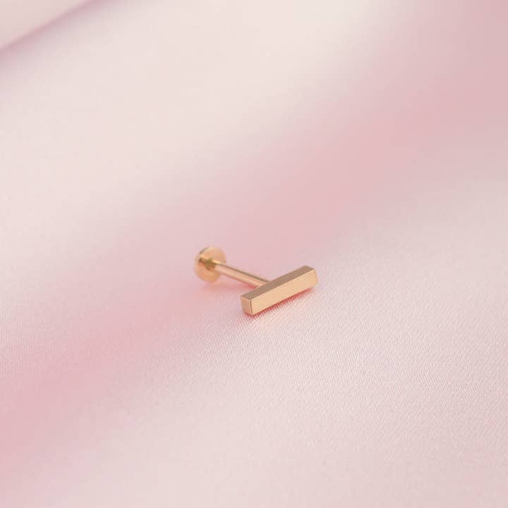 Musemond – wholesale Enkelt örhänge – Fyrkantig Bar Labret Piercing- 14K guld