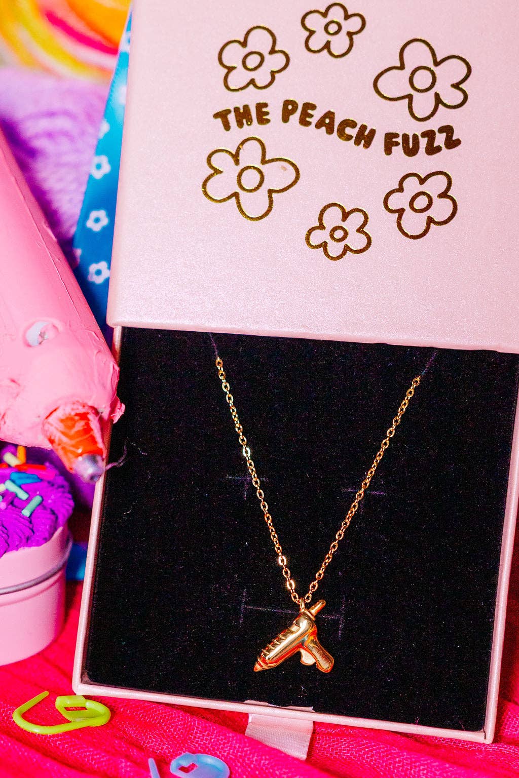 The Peach Fuzz – Großhandel Kette mit Anhänger/Charm – Halskette mit Heißklebepistole3