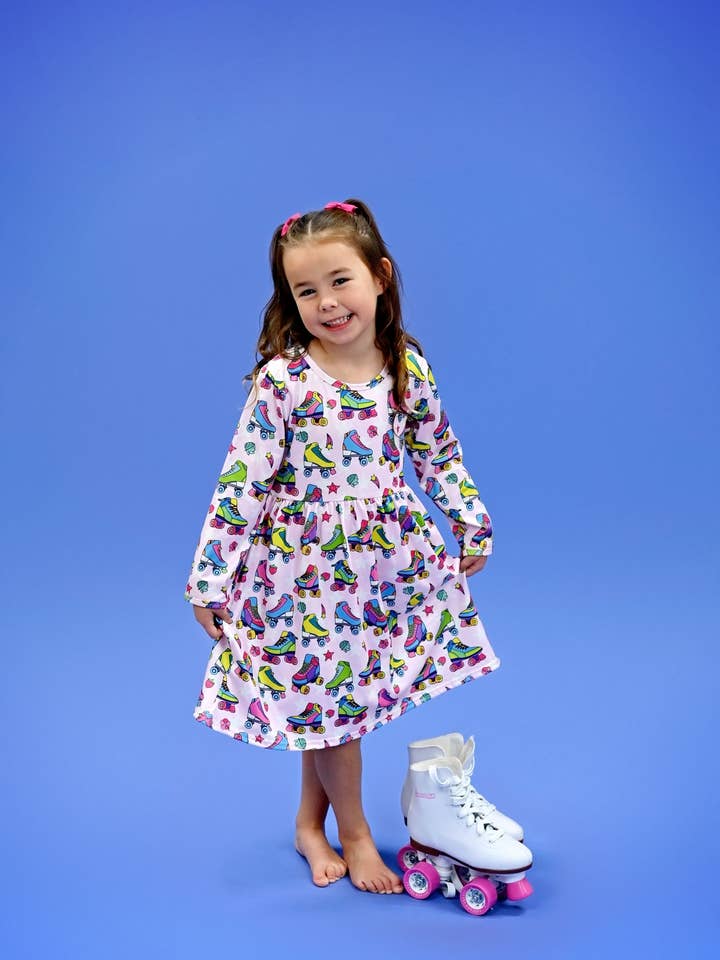 Skate With Me långärmad klänning i mjölksilke för wholesale av Great Lakes Kids Apparel
