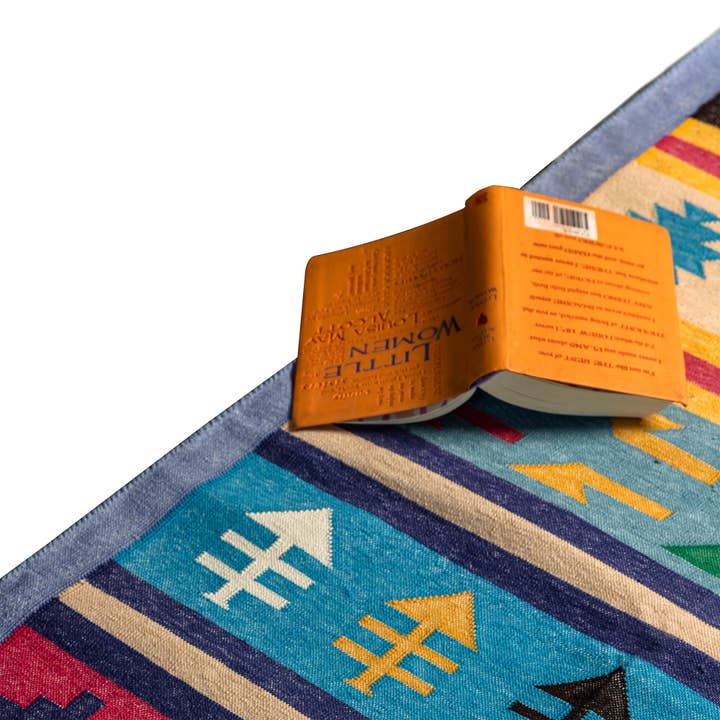 GAURI KOHLI - Wholesale Runner Rug - Kina Flat Weave Runner Rug - 2.5' W x 9' L