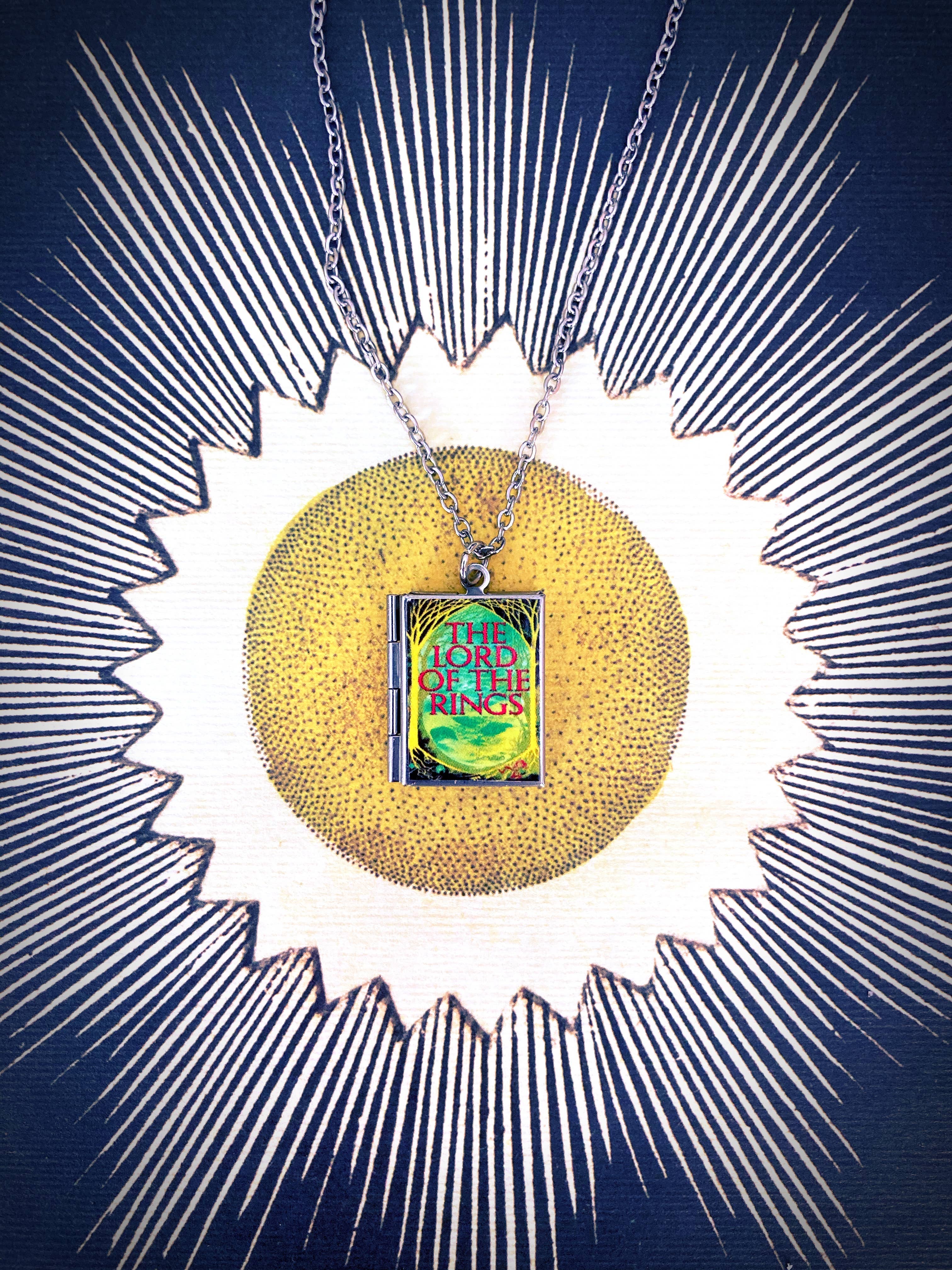 Marshall and Rose – Colar com medalhão por atacado – Livro Locket O Senhor dos Anéis - Floresta2