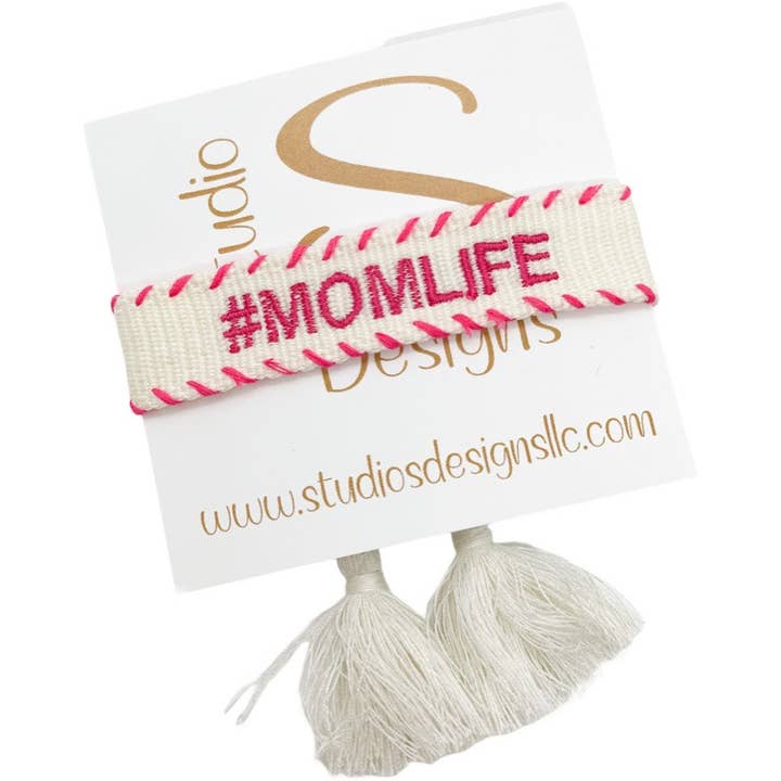Bracciale con nappine ricamate - Mom Life per la vendita all'ingrosso da parte di Studio S Designs