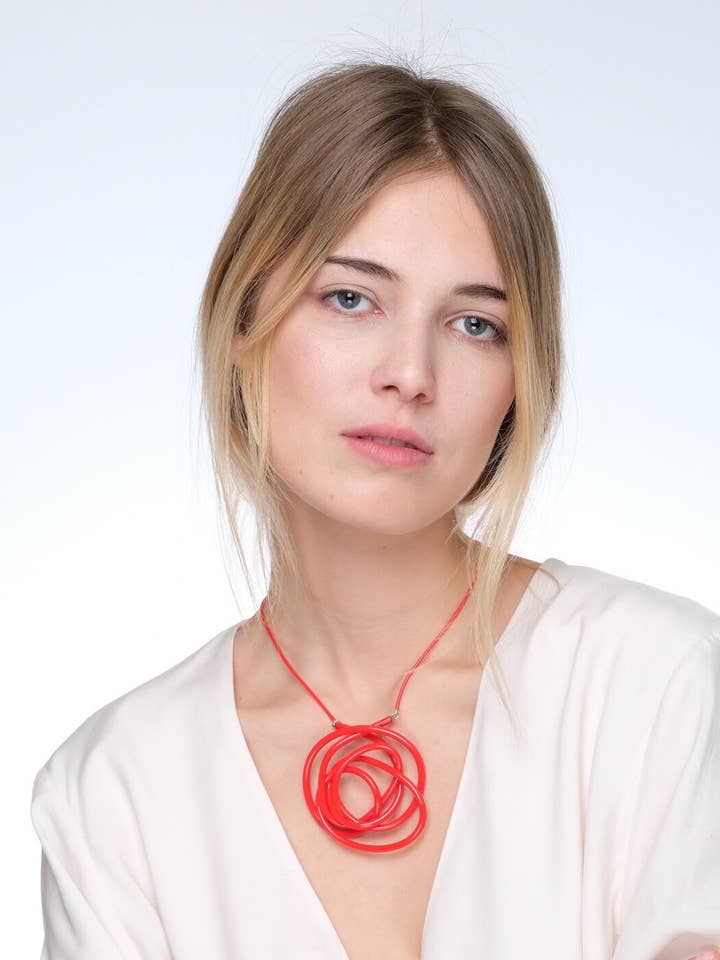 Collar Medallón Coral de Samuel para venta al por mayor de Samuel Coraux