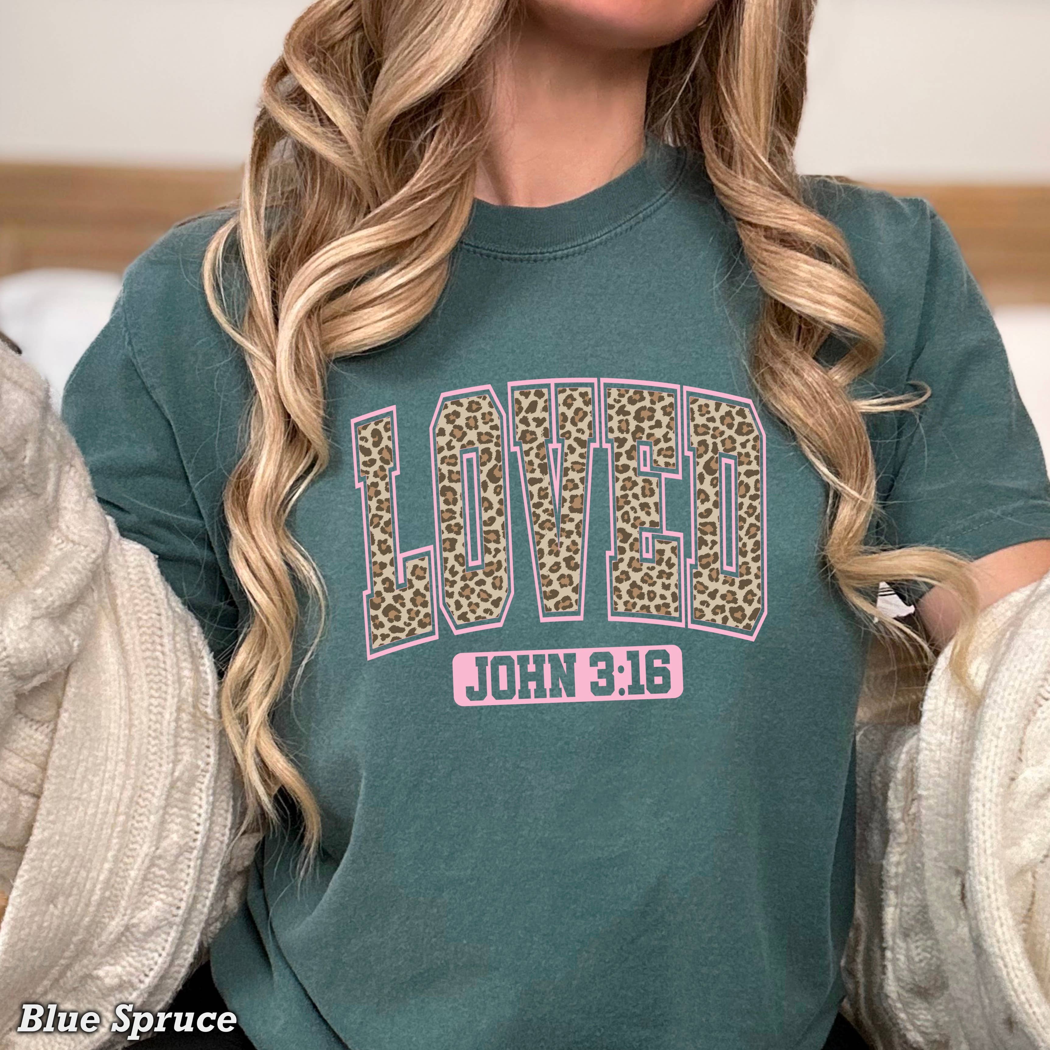 Shoppe SHC – Großhandel T-Shirt mit Siebdruck – Damen – Leopard Liebte Valentinstag Shirt | Comfort Colors17