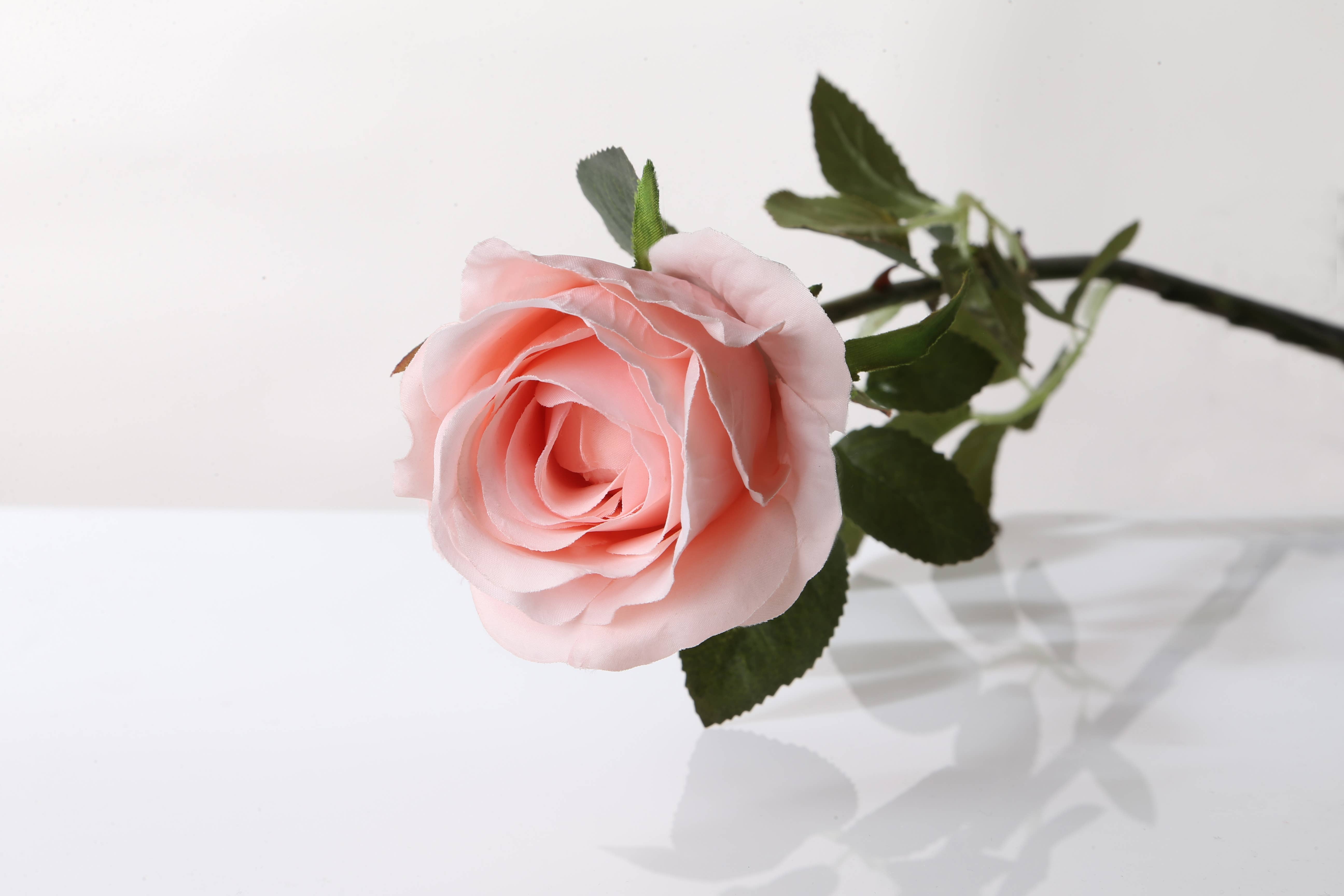 Mezu Silk Flowers - Vendita all'ingrosso Fiori finti - Grande bocciolo di rosa artificiale rosa pallido2