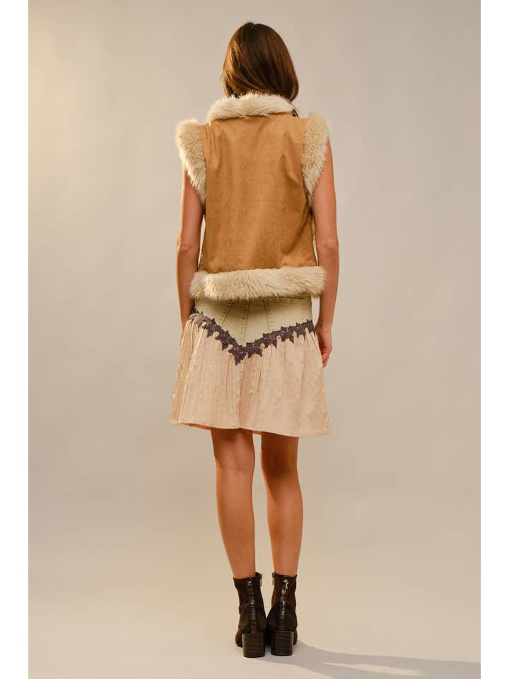 BEIGE 91718V Bestickte Wildlederweste mit Pelzbesatz für den Großhandel auf Faire6