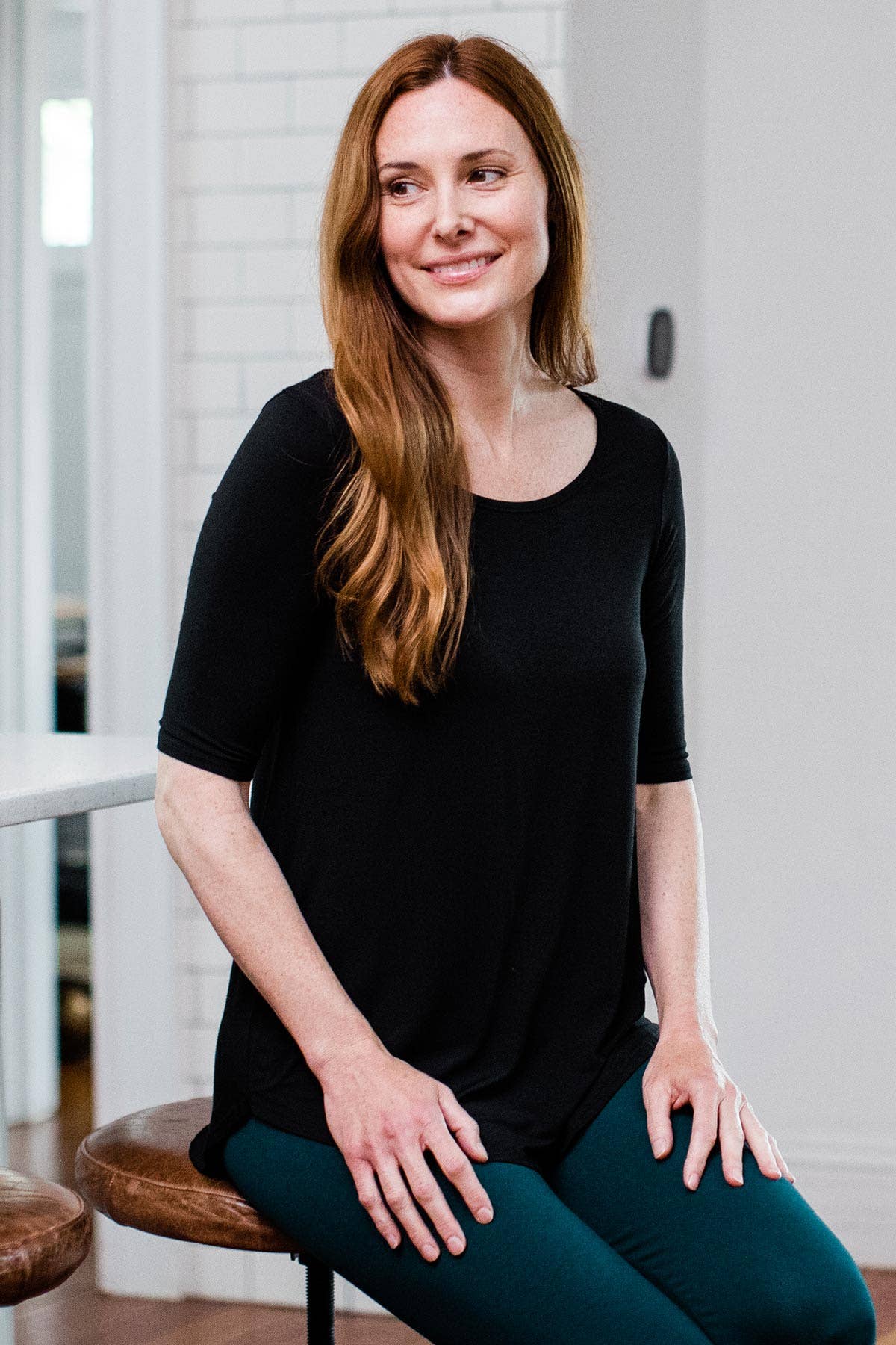 YALA - Vendita all'ingrosso Tunica - Donna - TOP IN BAMBÙ A MANICHE CORTE CON SCOLLO ROTONDO E VESTIBILITÀ MORBIDA0