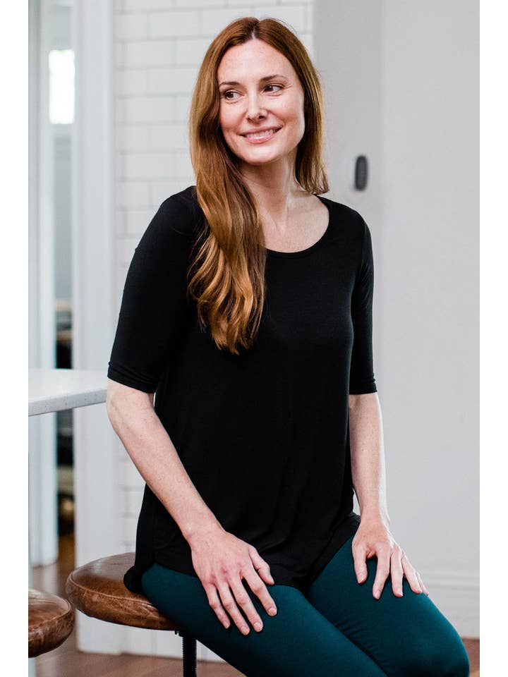 YALA - Vendita all'ingrosso Tunica - Donna - TOP IN BAMBÙ A MANICHE CORTE CON SCOLLO ROTONDO E VESTIBILITÀ MORBIDA