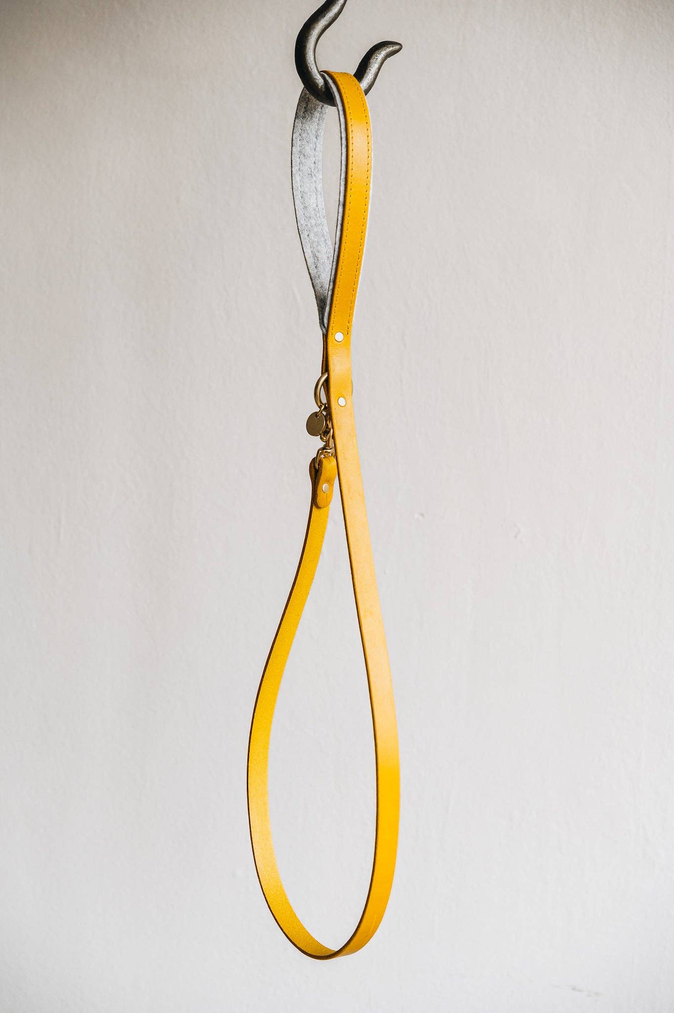 BAND&ROLL - Wholesale Pet Leash - Dog - LIGHTWEIGHT SHORT LEATHER LEASH. HITCH air26