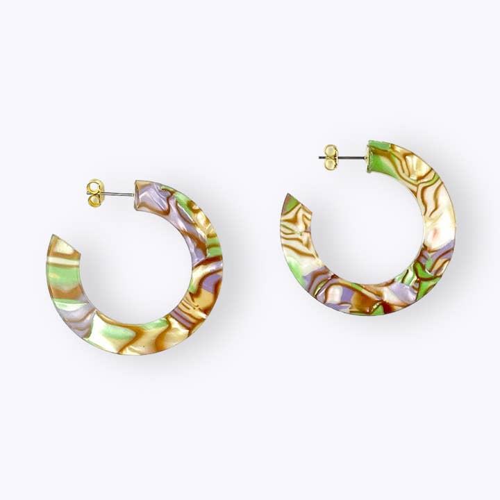 Oorbellen van gerecycled kunststof mix voor wholesale door All Things We Like