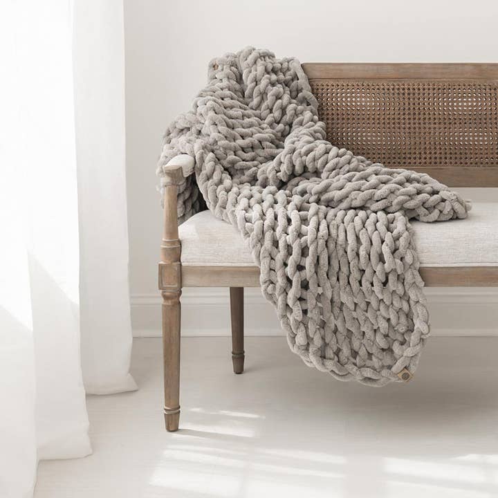 BIG LOViE - Wholesale Throw Blanket - Infinite Chunky Knit Blanket | Minky | Big