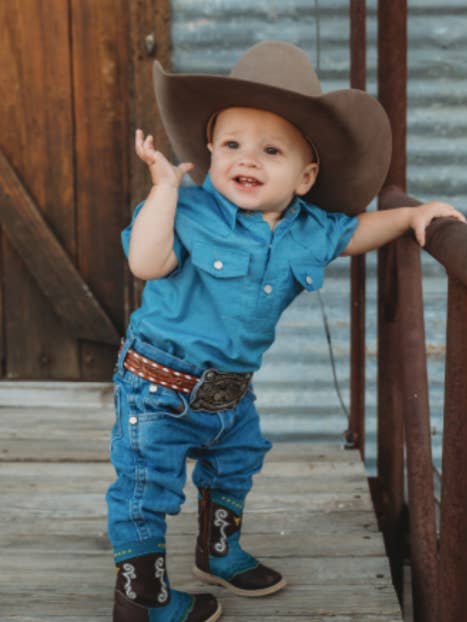 Lys denim kortærmet sparkedragt - BOY03 for engroshandel hos Shea Baby